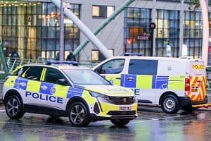 Cine este mecanicul „erou” care a protejat pasagerii de atacatorul cu cuțitul din trenul spre Londra / Ce se știe despre atacator