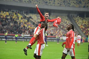 Omul ce-a calificat Dinamo în semifinalele CCE le-a trasat sarcini „câinilor” pentru mercato: „Unul sau doi mijlocași. Plus un atacant”