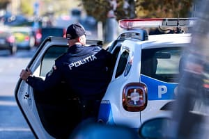 Poliția face anchetă după imaginile cu primarul din Bistrița-Năsăud, surprins în ipostaze indecente cu o angajată a instituției