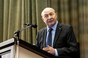 Traian Băsescu, apel către Guvern să discute problema corupției. „Plimbatul cu milioane către înalți demnitari este un obicei. Suntem la un pas de dezastru”