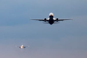 Reacția Wizz Air după ce doi români au alergat după un avion care se pregătea să decoleze de pe aeroportul din Koln / Explicația unui pasager: „Le înţeleg disperarea. Nu au fost singurii”