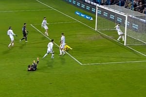 Erori în lanț » David Miculescu a înscris în Farul