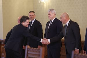 Cât de posibilă e o nouă fuziune a partidelor de dreapta. Politolog: „Întrebarea e în jurul cui se va face, în jurul PNL sau în jurul USR”