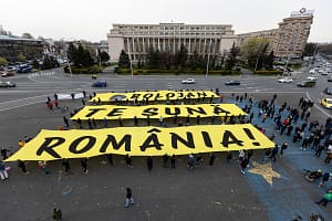 O nouă manifestație pentru reformarea justiției, anunțată miercuri în București: „Bolojan, te sună România”