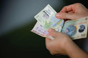 IRCC oferă un „balon de oxigen”: Băncile vin cu oferte agresive pentru refinanţări şi caută clienţi noi / Efectul Legii Nordis (analiză)