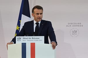 Franța este în pragul alegerilor anticipate: Guvernul riscă să cadă / Ce pregătește Emmanuel Macron