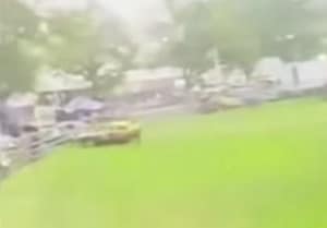 VIDEO Momentul în care o mașină intră cu viteză în mulțime la un raliu, în Australia. Treisprezece persoane au fost rănite