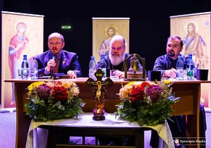 Scandal la o reuniune bisericească de la Huși. Un preot a vociferat împotriva lui Adrian Papahagi: „L-ai denigrat pe dl. Georgescu”/ „Un provocator georgist care nu s-a jenat de ierarhul care l-a hirotonit”