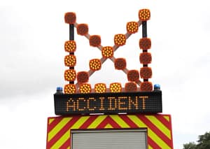 Accident cu un tir încărcat cu sucuri pe drumul expres Pitești-Craiova. Circulația e blocată