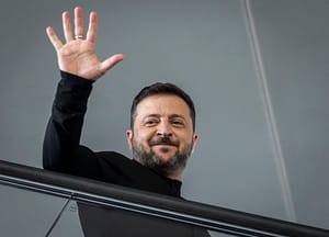Puternic contestat, după ce a promulgat rapid legea care pune anticorupția pe butuci, Zelenski le face o promisiune ucrainenilor
