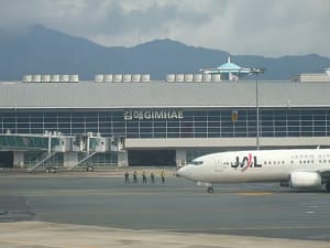 Incident pe Aeroportul Gimhae din Coreea de Sud: Un avion a fost cuprins de flăcări