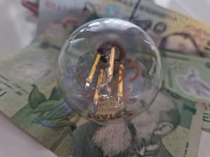 Revoltă în București: Curentul, oprit 9 ore! A doua zi, povestea se repetă. ”Vor să facă economie de la noi”