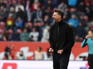 În minutul 22, era deja 0-3 și s-au făcut de râs! Antrenorul e ”pe făraș”, dar e sigur că nu pleacă, pentru că ”nu e vina lui”