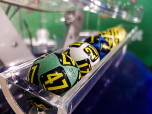 Rezultate LOTO 6/49 joi 15 ianuarie. Report de peste 3 milioane de euro la categoria I