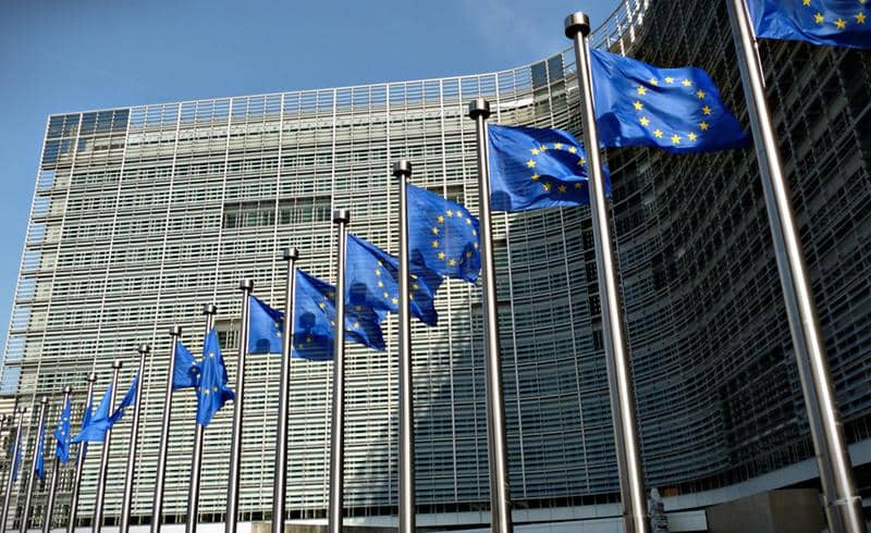 Comisia Europeană lasă statelor membre UE decizia privind o eventuală blocare a rețelelor de social media. În ce condiții s-ar putea ajunge la o asemenea măsură