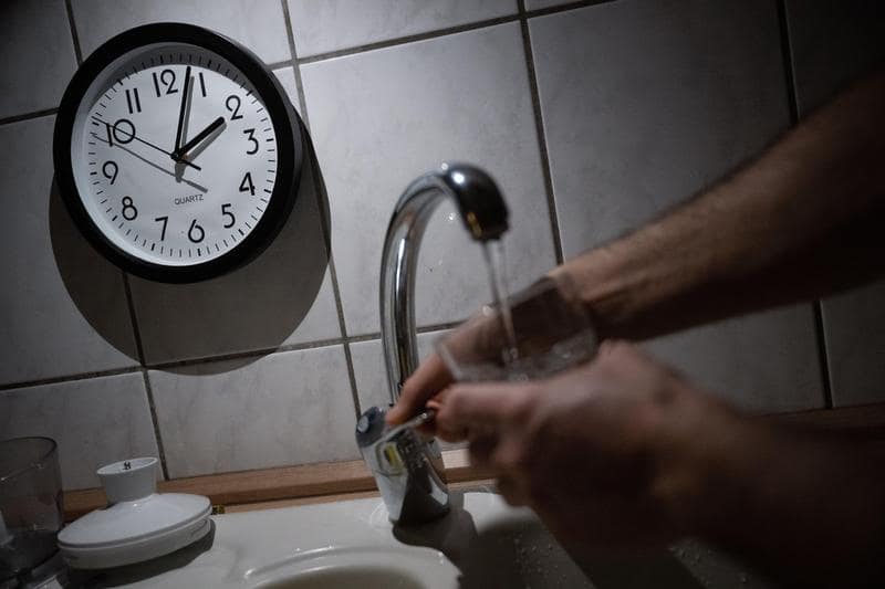 Consumul apei, interzis în mai multe localităţi din Prahova. La analize s-au descoperit concentraţii mari de arsen, amoniu sau fier