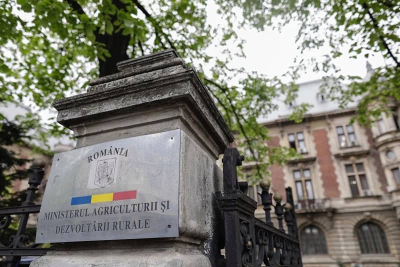 Delegație ‘supraponderală’: Șase funcționari din Ministerul Agriculturii, pregătiți de zbor spre China. Bolojan a pus frână, delegația redusă la jumătate