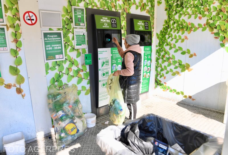 600 de milioane de sticle duse de către români, într-o lună, la automatele de colectare. Ținta următorilor ani
