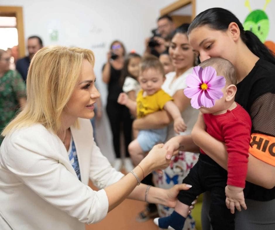 Gabriela Firea îndeamnă românii să participe la consultarea europeană privind Garanția pentru Copii: ‘Fără vocea voastră, deciziile rămân departe de realitate’