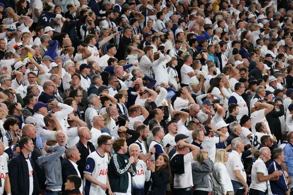 Tottenham, echipa lui Radu Drăgușin, a câștigat Europa League. A învins în finală cu 1-0 pe Manchester United. FOTO - Imaginea 5