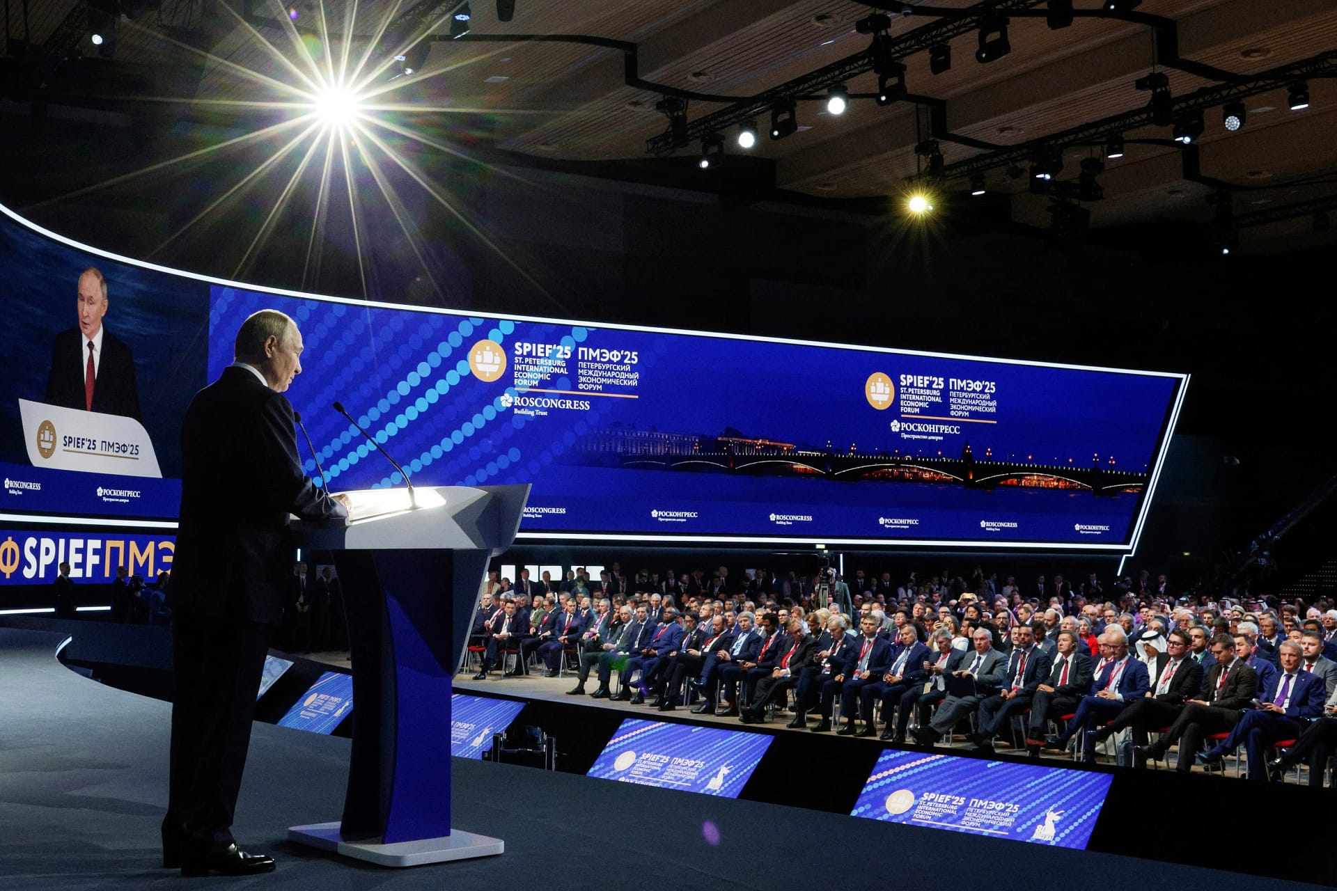 Vladimir Putin la Forumul economic de la Sankt Petersburg FOTO Profimedia