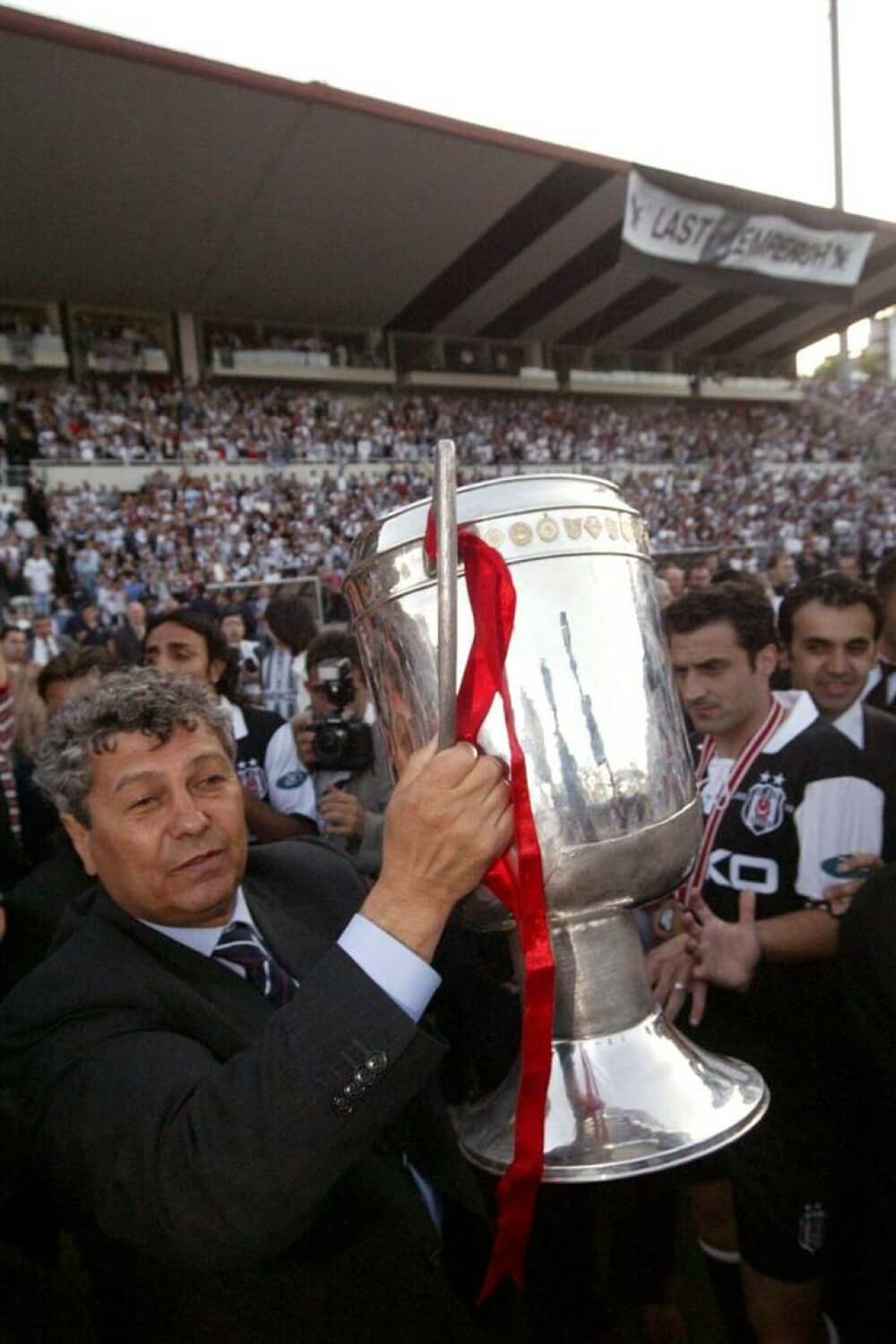 Mircea Lucescu împlineşte 80 de ani. Detalii neștiute despre viața antrenorului. GALERIE FOTO - Imaginea 22