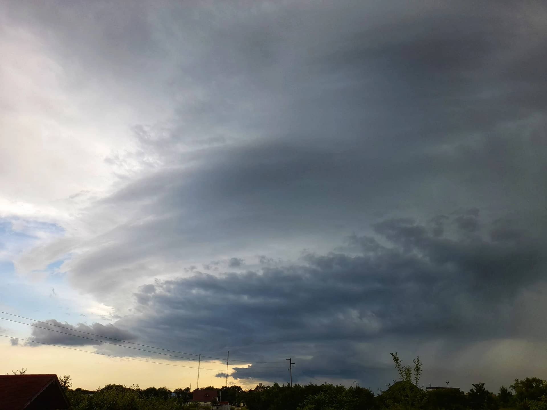 nori de furtuna Targu Jiu   Foto Sever Weather Alert Gorj jpg