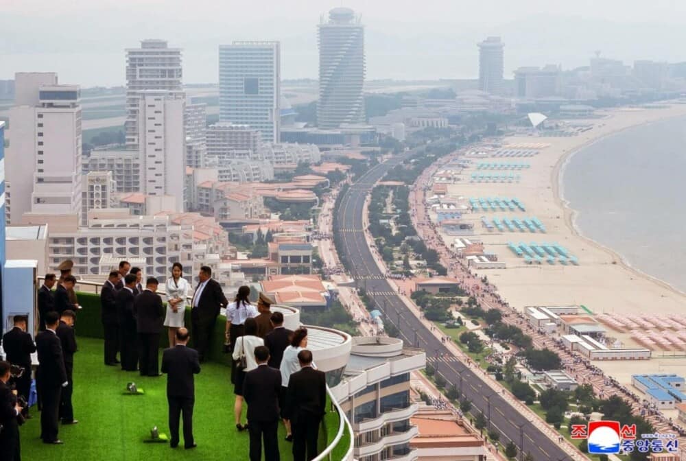 O turistă străină a petrecut o săptămână în stațiunea de lux a lui Kim Jong-un. Ce a găsit acolo a surprins-o - Imaginea 3