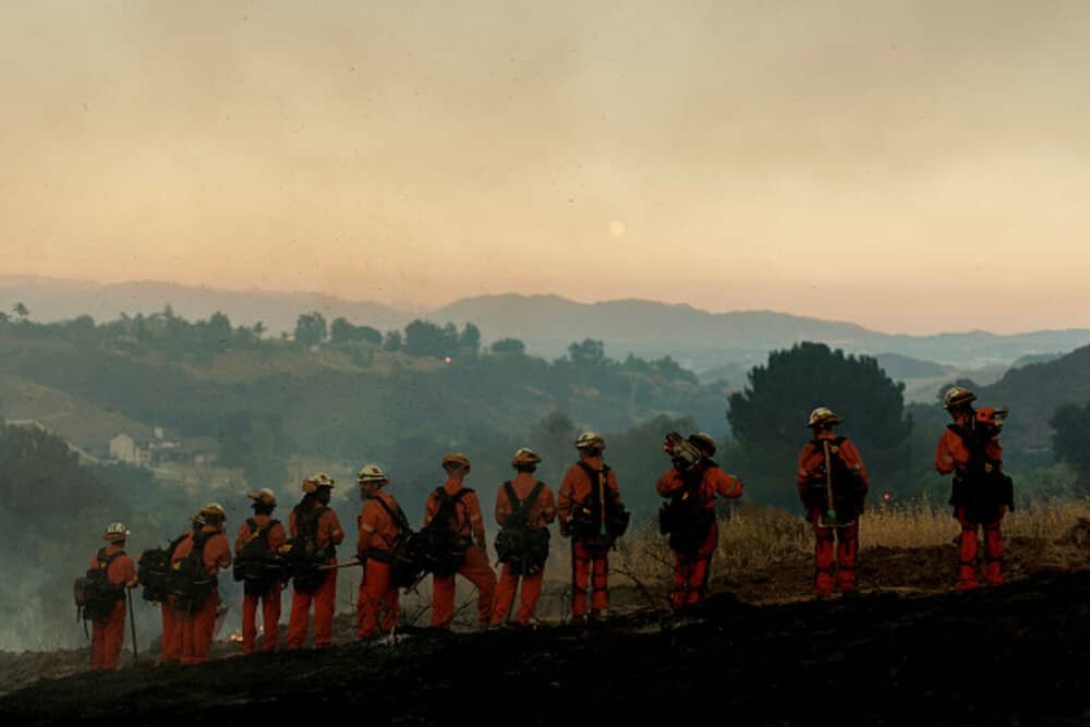 Incendiu devastator în California. Mii de oameni au primit ordin de evacuare. Orașul Santa Clarita este în stare de alertă - Imaginea 3