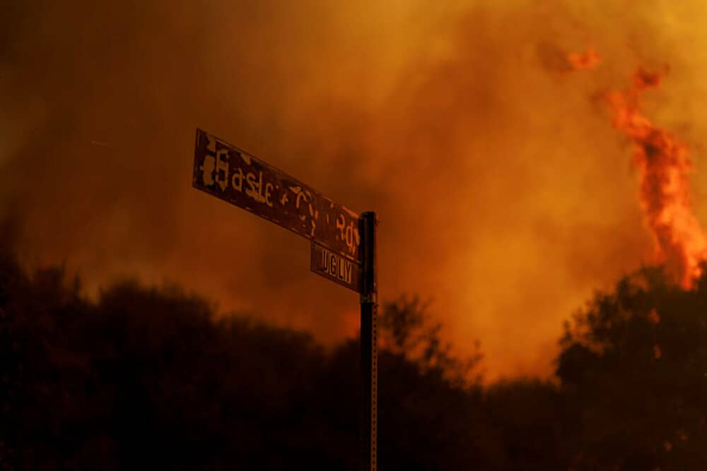 Incendiu devastator în California. Mii de oameni au primit ordin de evacuare. Orașul Santa Clarita este în stare de alertă - Imaginea 12