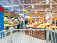 Prețurile cresc, lefurile scad. Inflația depășește prognoza lui Isărescu. La cât a ajuns salariul mediu net în august 2025