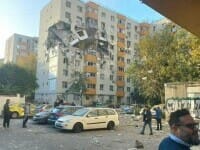 Un bloc de 8 etaje a fost aproape distrus de o explozie în București. Sunt mai multe victime