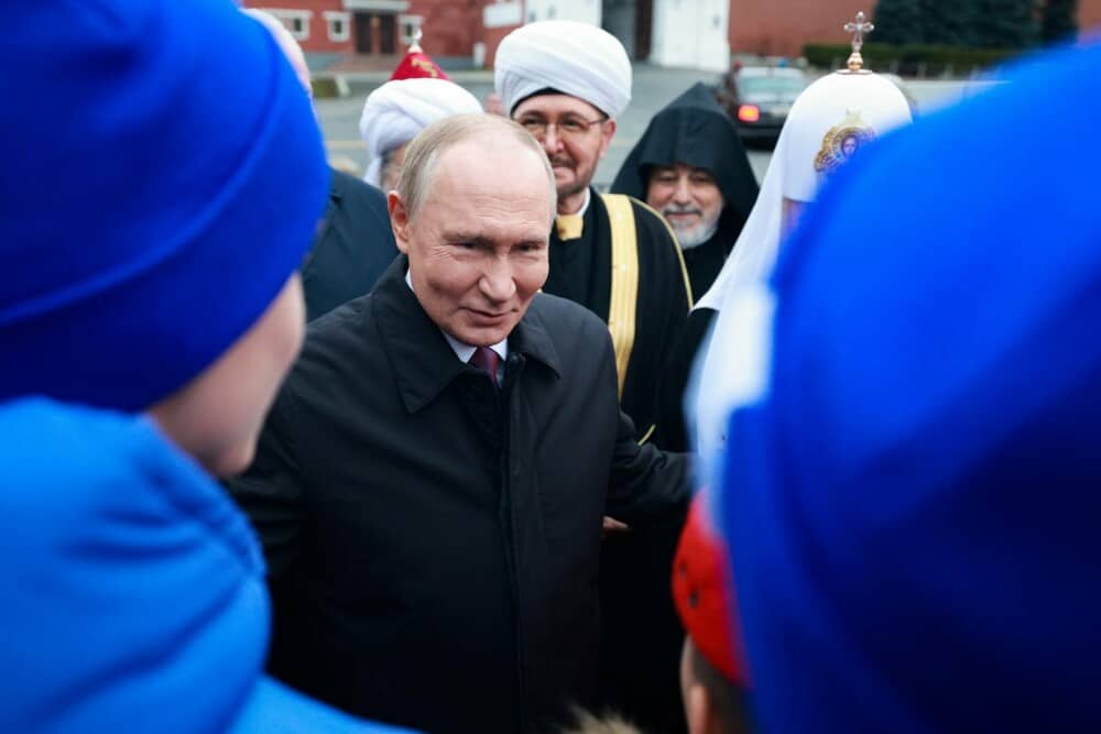 VIDEO. Momentul în care o fetiță de 11 ani îl confruntă pe Putin: „Unchiul meu e trimis din nou la război”. Reacția liderului - Imaginea 2