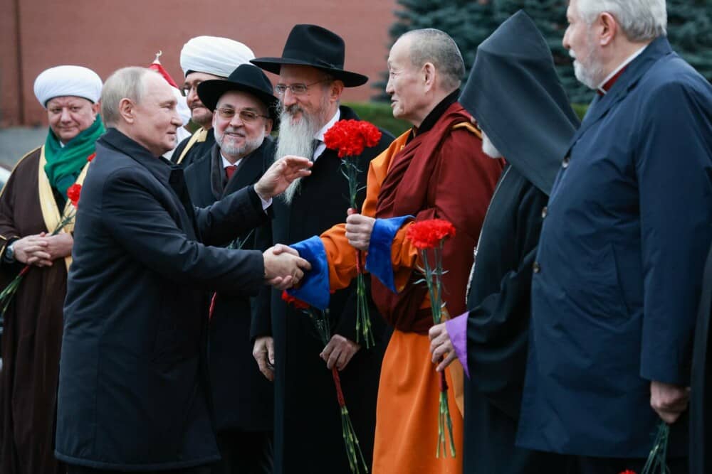 VIDEO. Momentul în care o fetiță de 11 ani îl confruntă pe Putin: „Unchiul meu e trimis din nou la război”. Reacția liderului - Imaginea 9