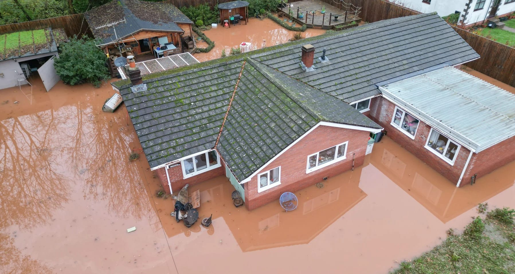 Case inundate în Anglia FOTO: X