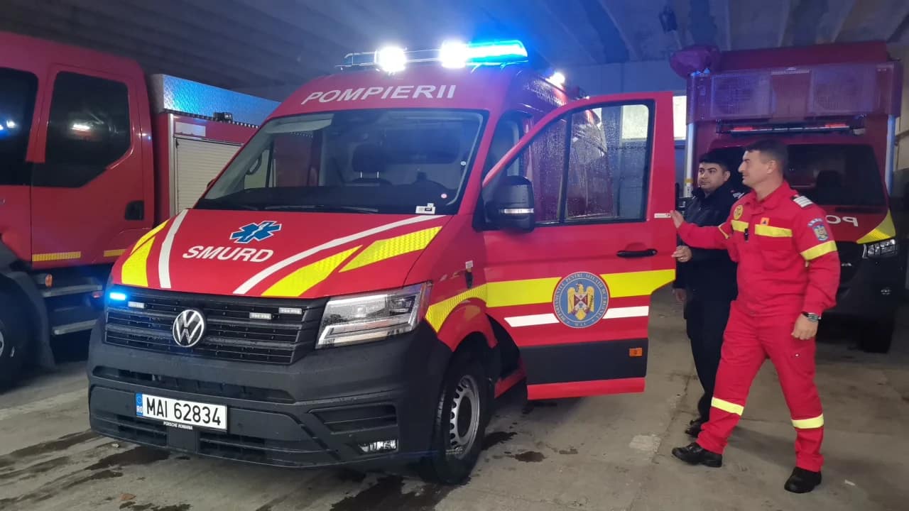 Trei ambulanțe noi în garajul ISU Olt până la sfârșitul anului FOTO: Alian Mitran
