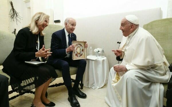 Joe Biden si Papa Francisc