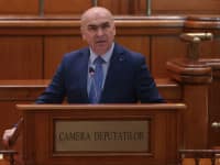 Guvernul și-a asumat din nou răspunderea în Parlament pe legea pensiilor magistraților, după ce a respins toate amendamentele