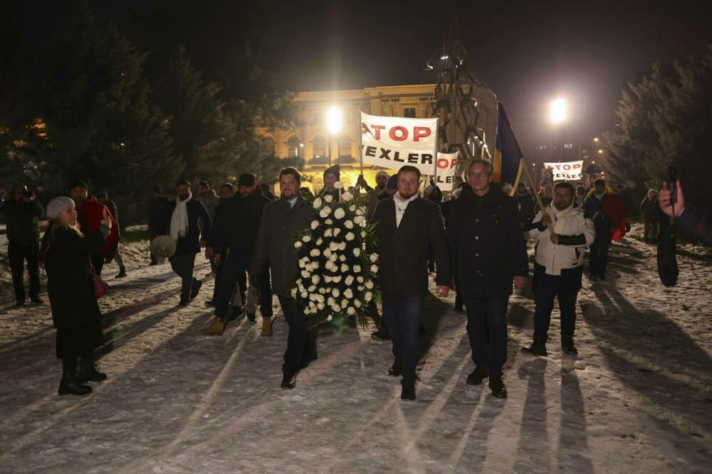 Protest &icirc;n București față de măsurile luate de Guvern. Traficul spre Piaţa Victoriei este blocat pe un sens | FOTO - Imaginea 5